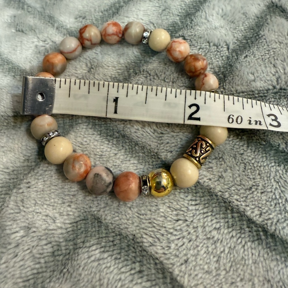 🌸 4 for $10 Beaded Bracelet Set in Gold and Cream - Picture 7 of 8